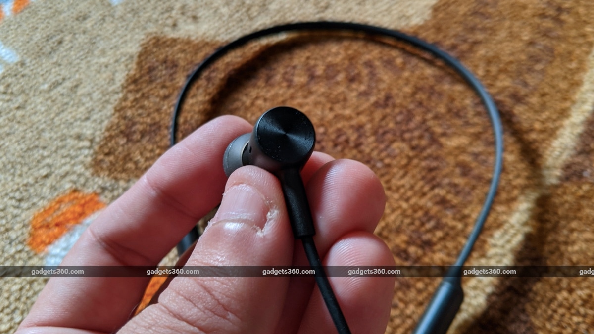 redmi sonicbass wireless earphones review single Redmi  Redmi SonicBass Wireless Earphones