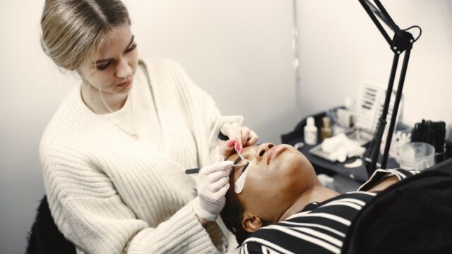 Remove Eyelash Extensions