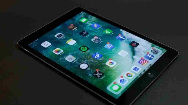 How to Screenshot on an iPad